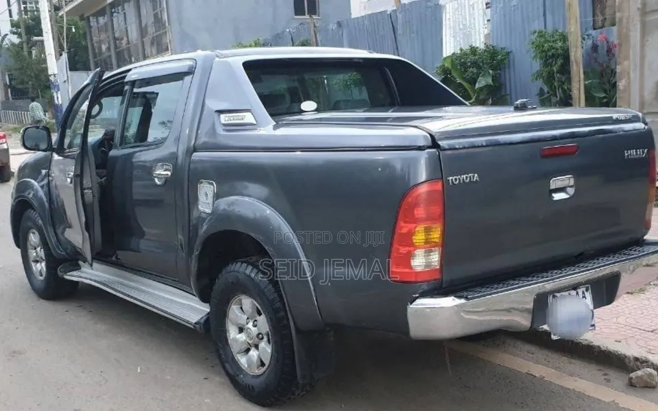Toyota Hilux 2008 Gray