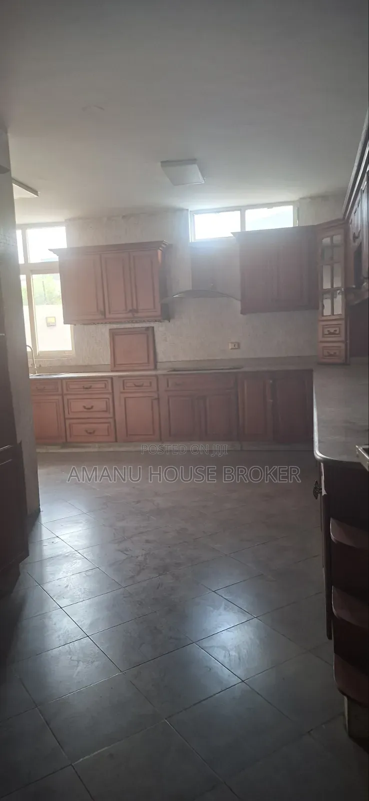 13bdrm House in Addis Abeba, Yeka for rent