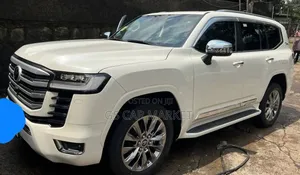 Toyota Land Cruiser 2022 White