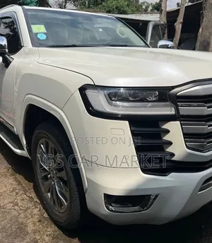 Toyota Land Cruiser 2022 White