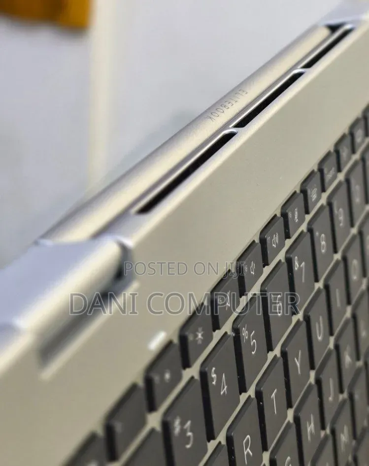 New Laptop HP EliteBook 1030 16GB Intel Core Ultra 7 SSD 512GB