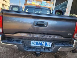 Toyota Tacoma 2018 Gray