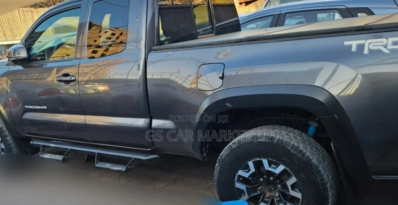 Toyota Tacoma 2018 Gray