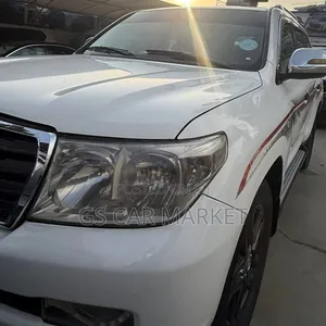 Toyota Land Cruiser 2011 White