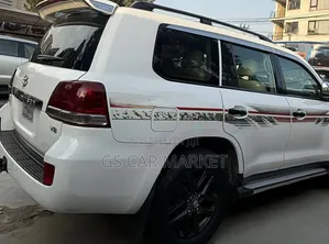 Toyota Land Cruiser 2011 White