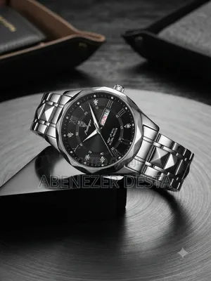Poedagar 615 Men's Quartz Wristwatch Featuring a Faceted Silver-Tone