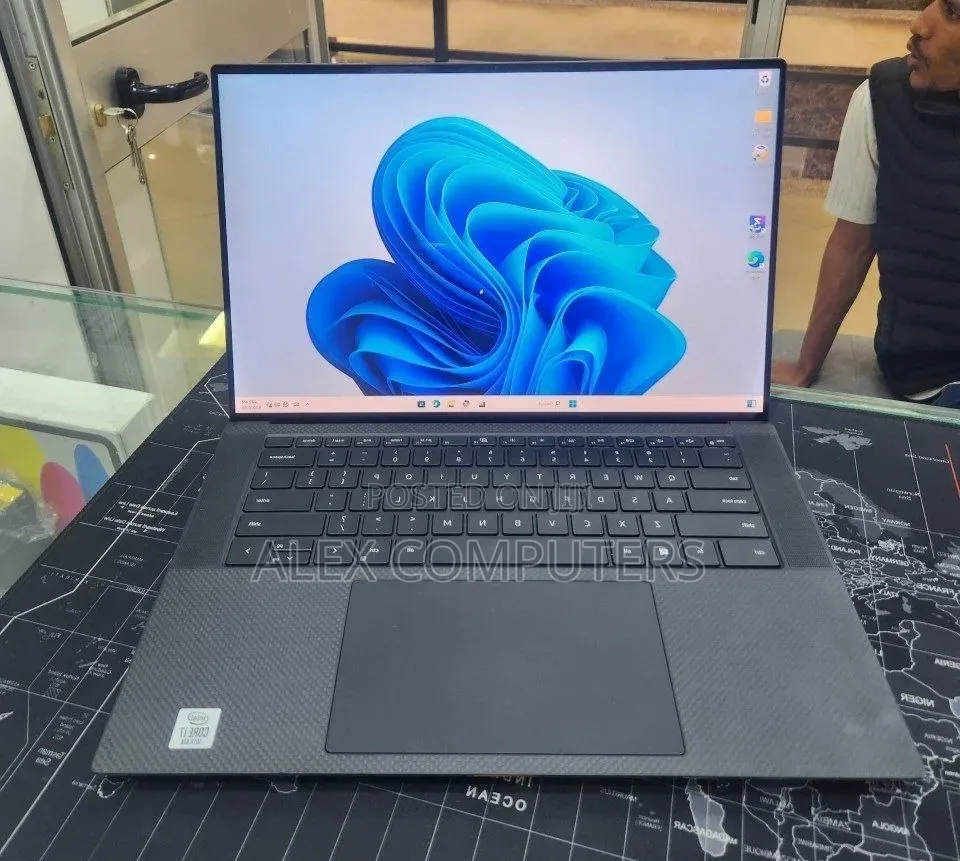 New Laptop Dell Inspiron 15 16GB Intel Core i7 SSD 512GB
