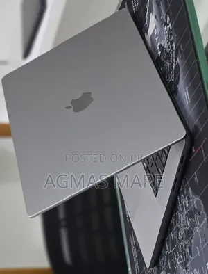 New Laptop Apple MacBook Pro 2022 M2 16GB Apple M2 SSD 512GB