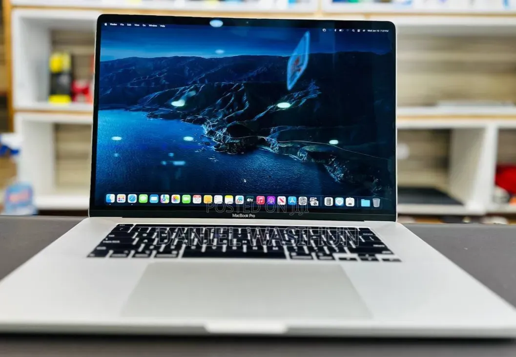 New Laptop Apple MacBook Pro 2019 32GB Intel Core i9 SSD 512GB