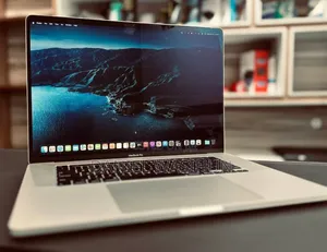 New Laptop Apple MacBook Pro 2019 32GB Intel Core i9 SSD 512GB