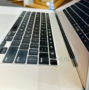 New Laptop Apple MacBook Pro 2019 32GB Intel Core i9 SSD 512GB