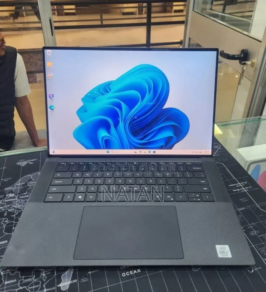 New Laptop Dell XPS 15 9500 16GB Intel Core i7 SSD 512GB