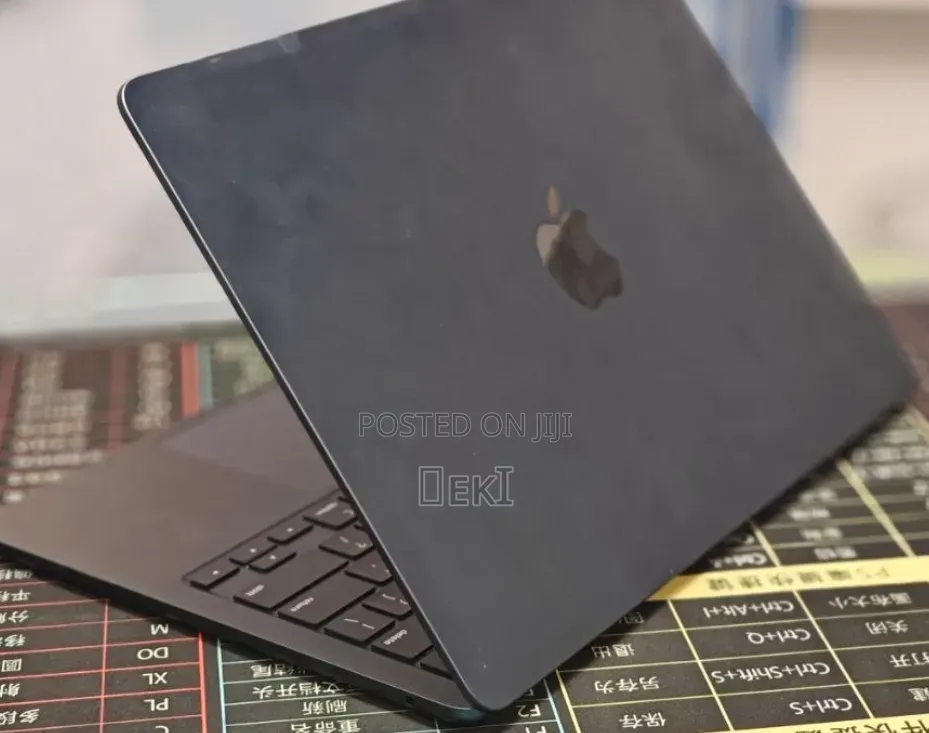 New Laptop Apple MacBook Air 2022 M2 8GB Apple M2 SSD 512GB