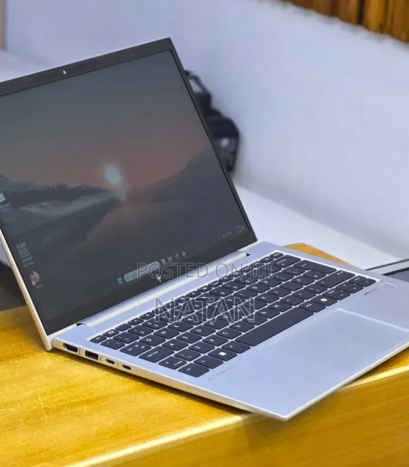 New Laptop HP Elitebook 830 G11 16GB Intel Core Ultra 7 SSD 512GB