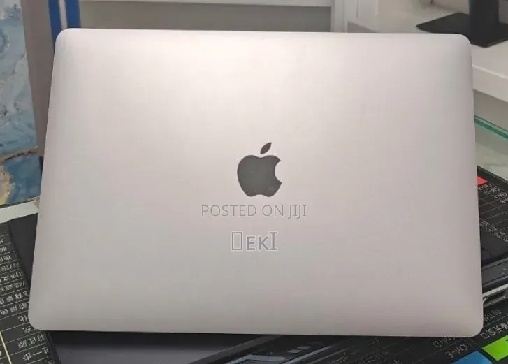 New Laptop Apple MacBook Pro 2022 M2 8GB Apple M2 SSD 512GB