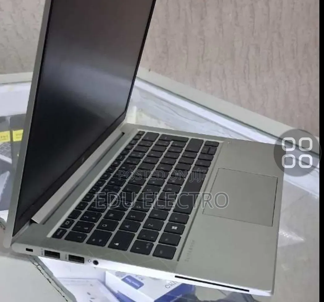 New Laptop HP EliteBook 830 G8 16GB AMD Ryzen 5 SSD 512GB