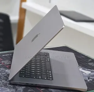 New Laptop Apple MacBook Pro 2022 M2 16GB Apple M2 SSD 512GB