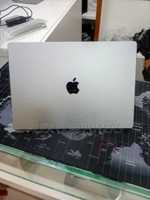 New Laptop Apple MacBook Pro 2021 M1 32GB Apple M1 Pro SSD 512GB