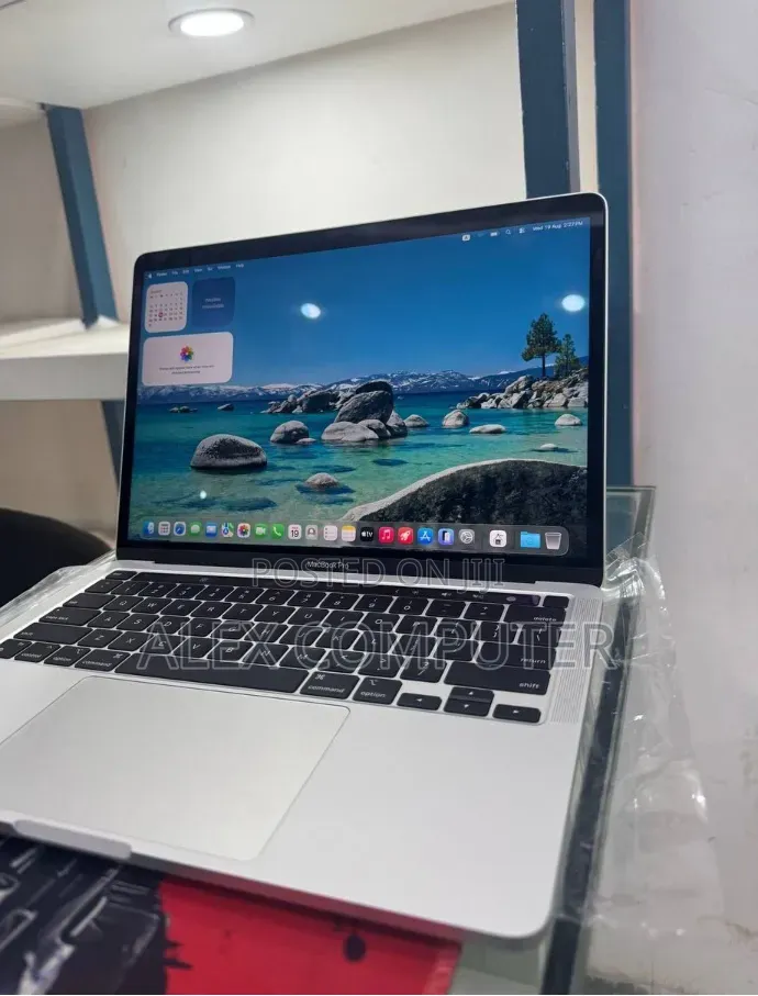 New Laptop Apple MacBook Pro 2020 M1 16GB Apple M1 SSD 1T