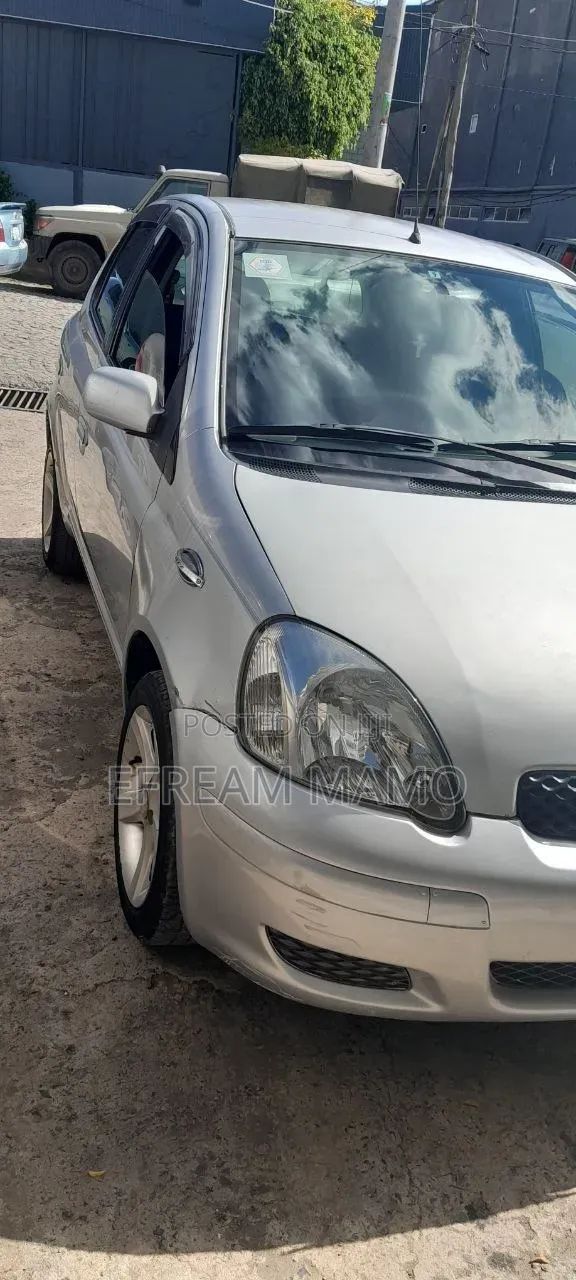Toyota Vitz 2002 Silver