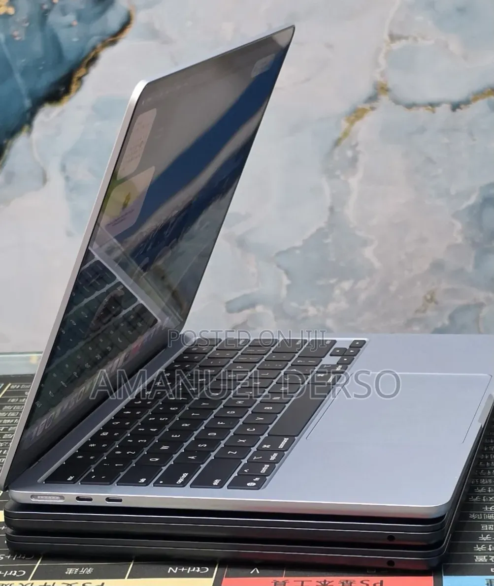 New Laptop Apple MacBook Air 2025 M4 16GB Apple M4 Pro SSD 256GB