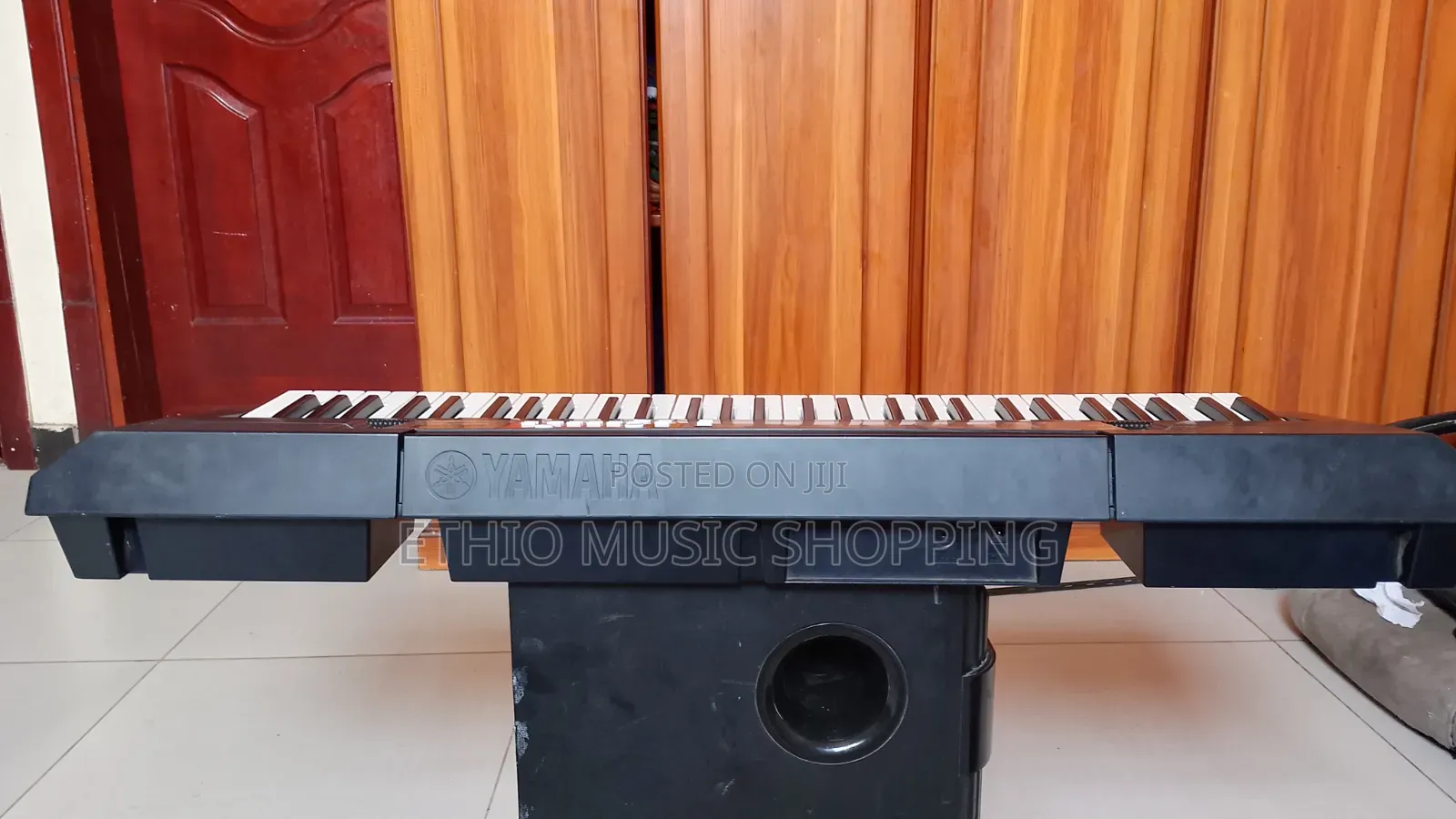 Yamaha F50 Piano