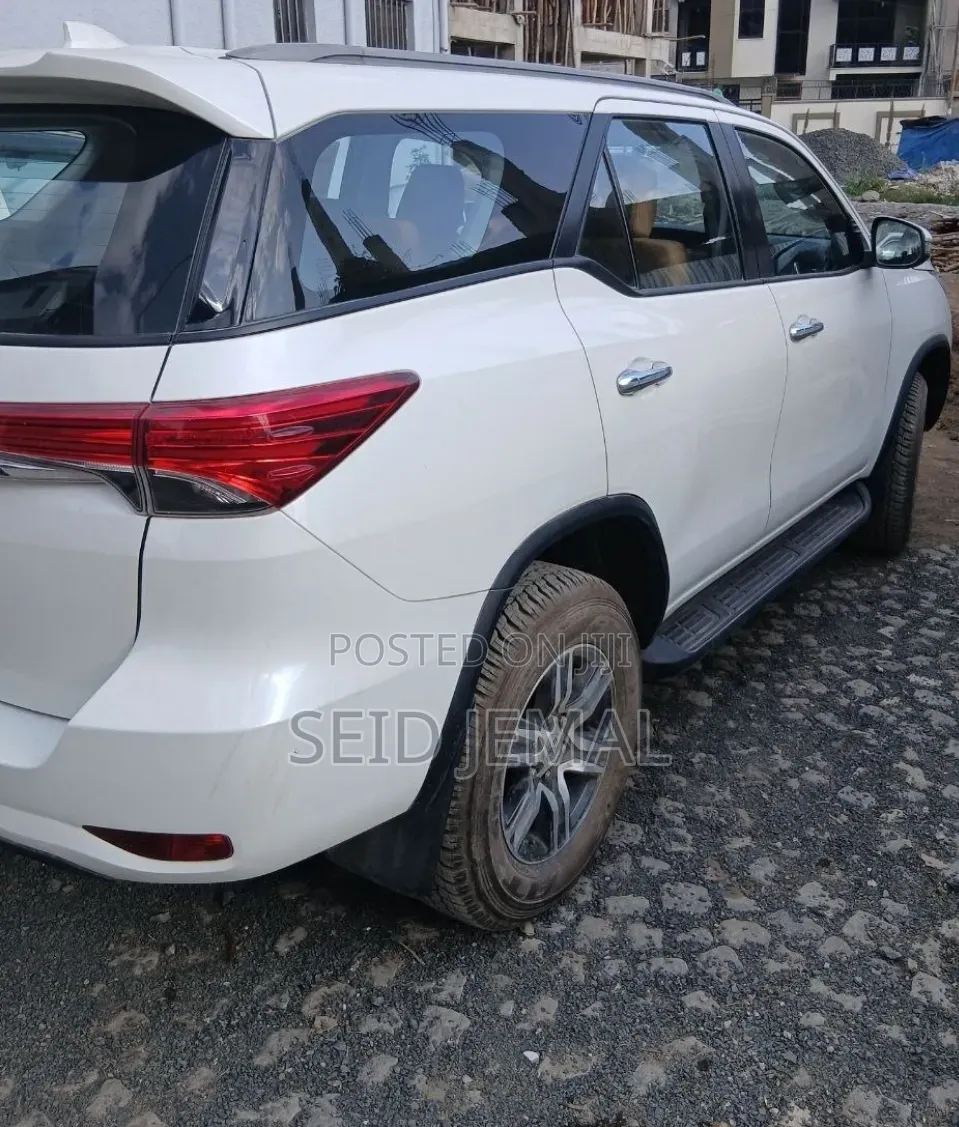 Toyota Fortuner 2017 White
