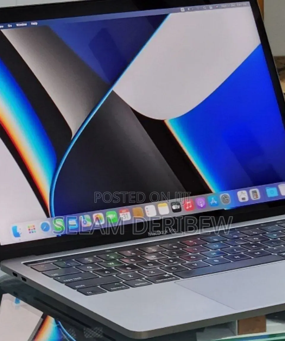 New Laptop Apple MacBook Pro 2019 16GB Intel Core i7 SSD 512GB