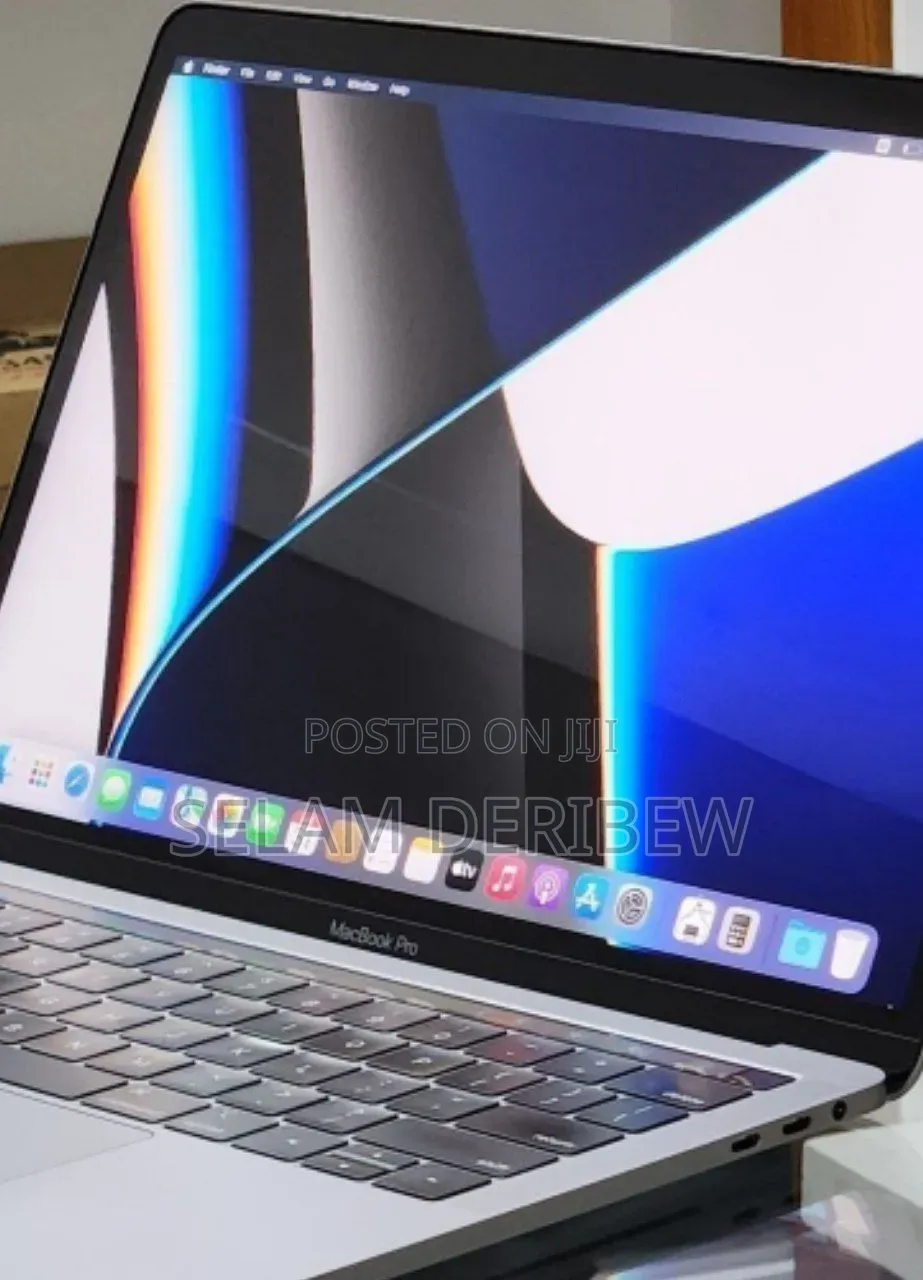 New Laptop Apple MacBook Pro 2019 16GB Intel Core i7 SSD 512GB