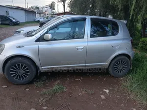 Toyota Vitz 2001 Silver
