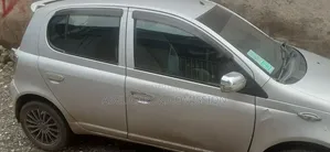 Toyota Vitz 2001 Silver