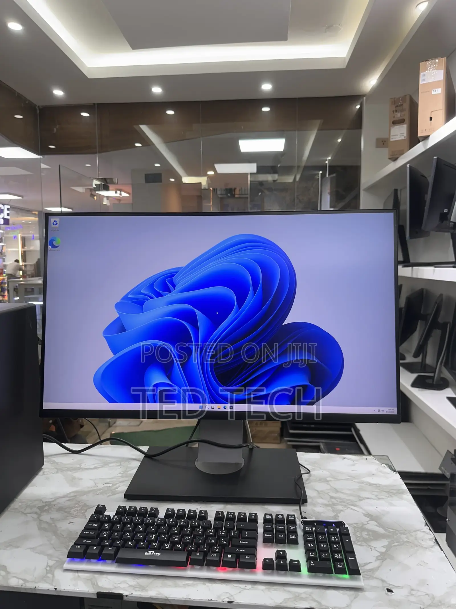 Dell P3222QE – 32” UHD Monitor 