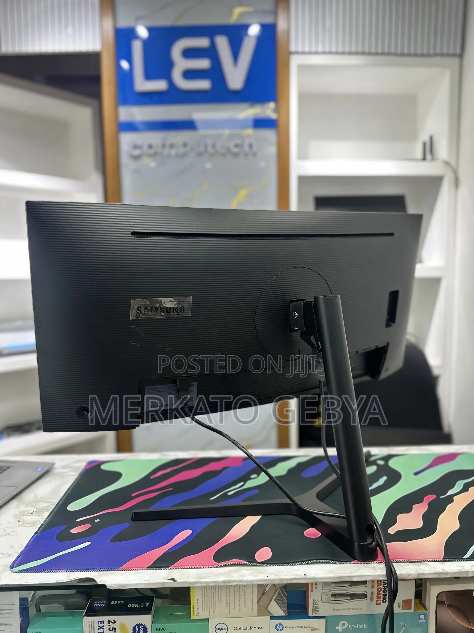  Samsung CH890 34” Ultra-Wide Curved Monitor 