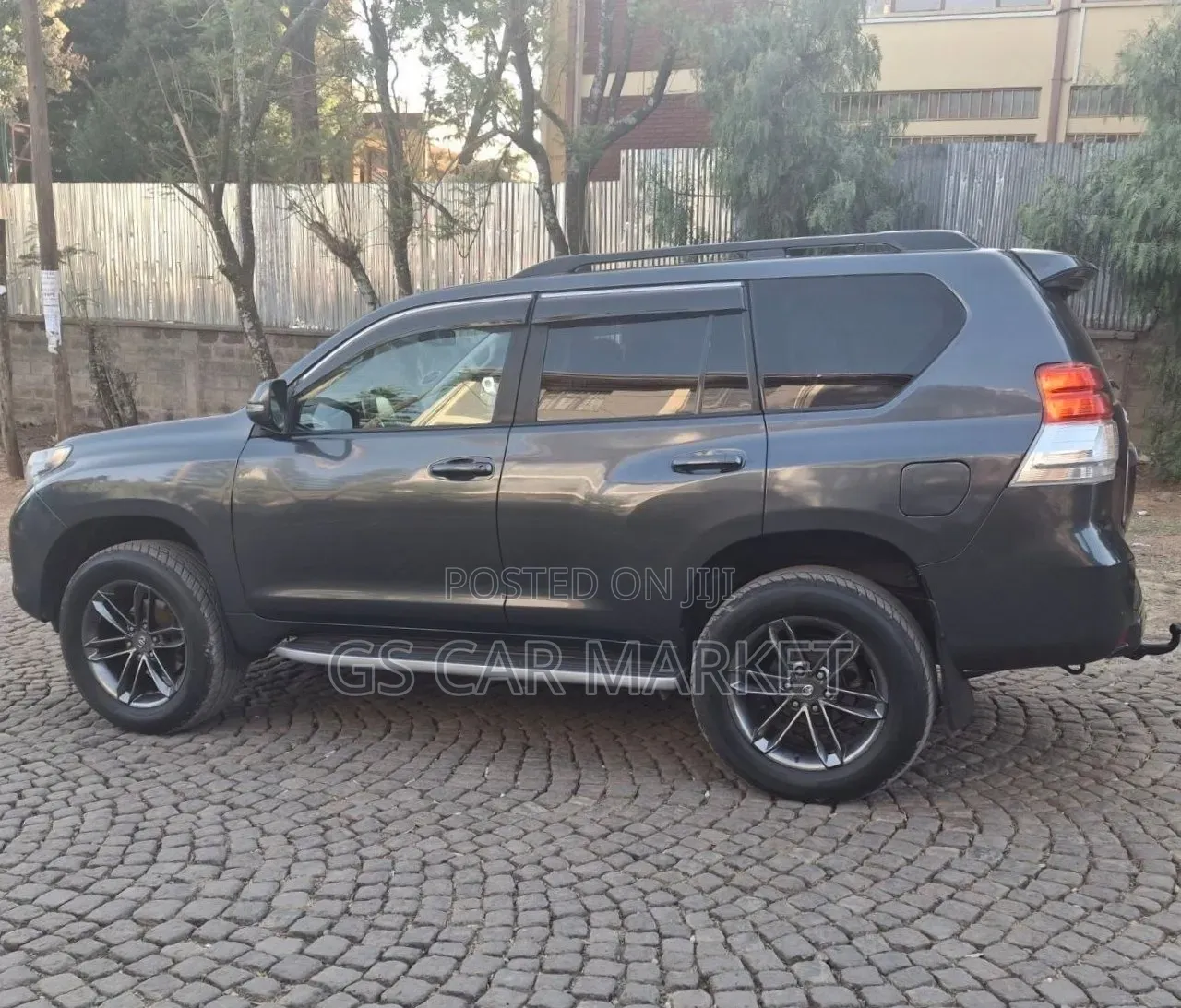Toyota Land Cruiser Prado 2012 Gray