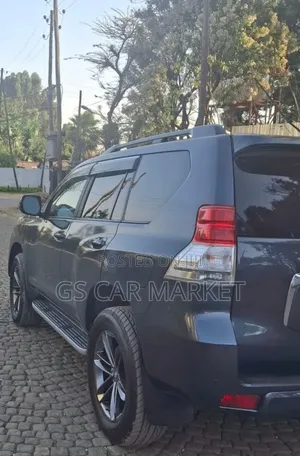 Toyota Land Cruiser Prado 2012 Gray