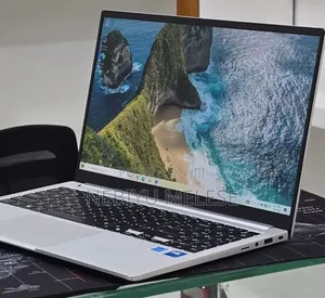New Laptop Samsung Galaxy Book4 16GB Intel Core 7 SSD 512GB