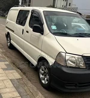 Toyota HiAce 2007 White