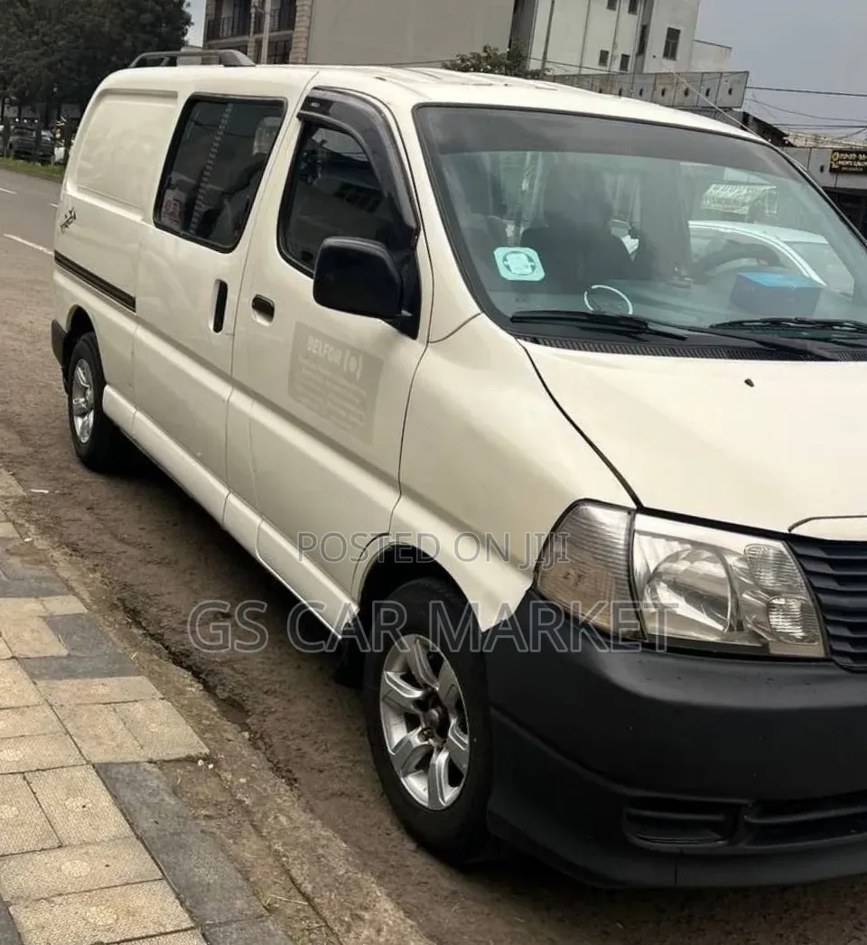 Toyota HiAce 2007 White