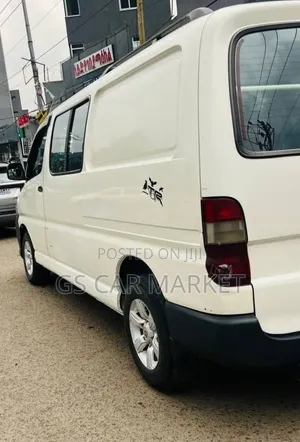 Toyota HiAce 2007 White