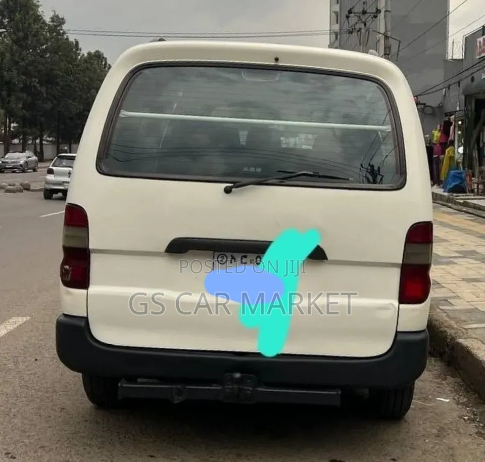 Toyota HiAce 2007 White