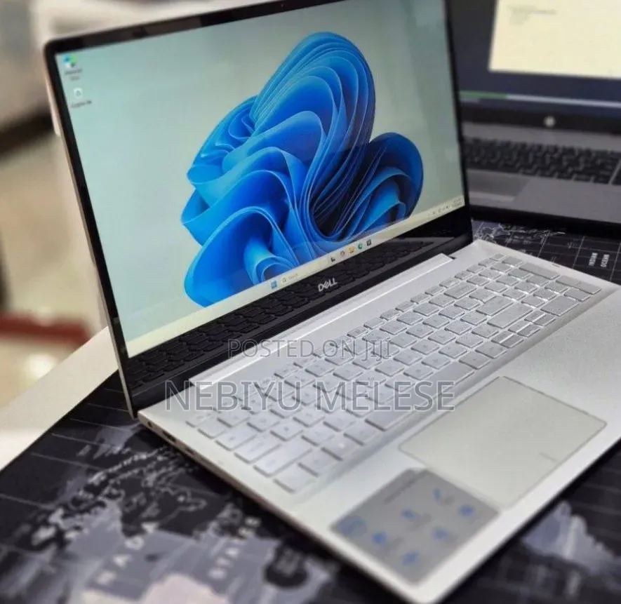 New Laptop Dell Inspiron 15 8GB Intel Core i5 SSD 256GB