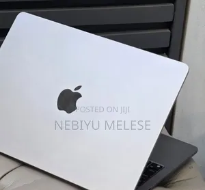 New Laptop Apple MacBook Pro 2022 M2 8GB Apple M2 SSD 256GB