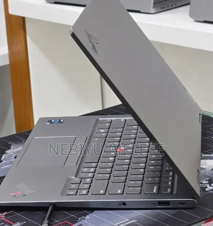 New Laptop Lenovo ThinkPad X1 Yoga 16GB Intel Core i5 SSD 512GB