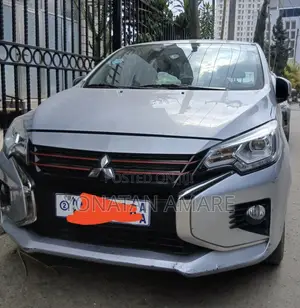 Mitsubishi Attrage 2022 Silver