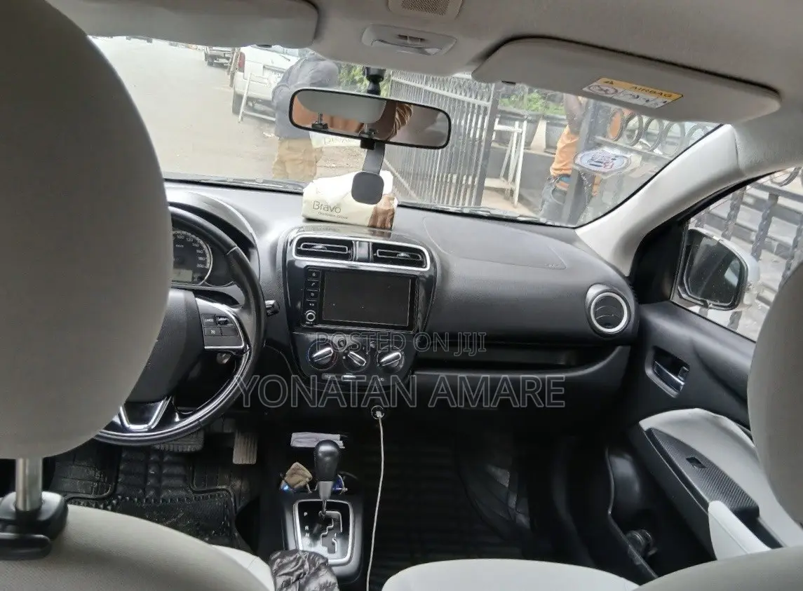 Mitsubishi Attrage 2022 Silver