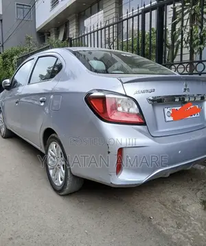 Mitsubishi Attrage 2022 Silver