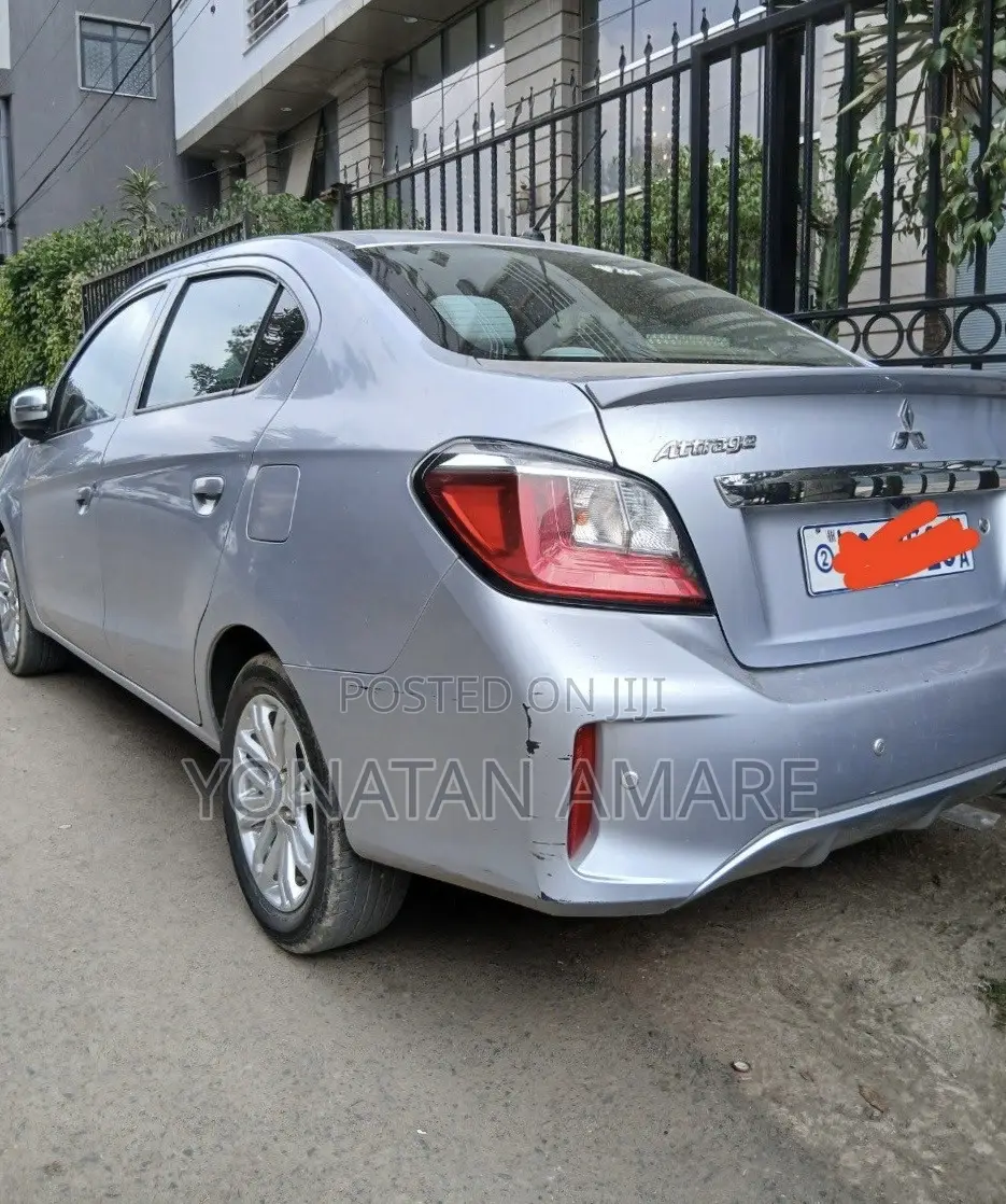 Mitsubishi Attrage 2022 Silver