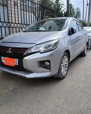 Mitsubishi Attrage 2022 Silver