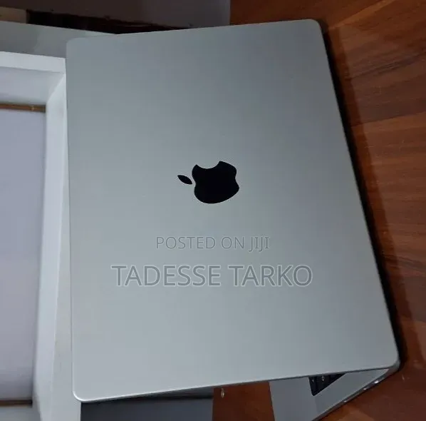 New Laptop Apple MacBook Pro 2024 M4 16GB Apple M4 Pro SSD 512GB