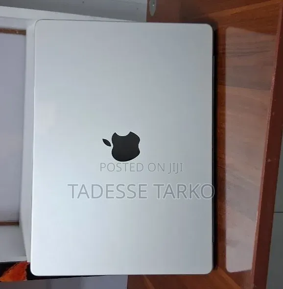New Laptop Apple MacBook Pro 2024 M4 16GB Apple M4 Pro SSD 512GB
